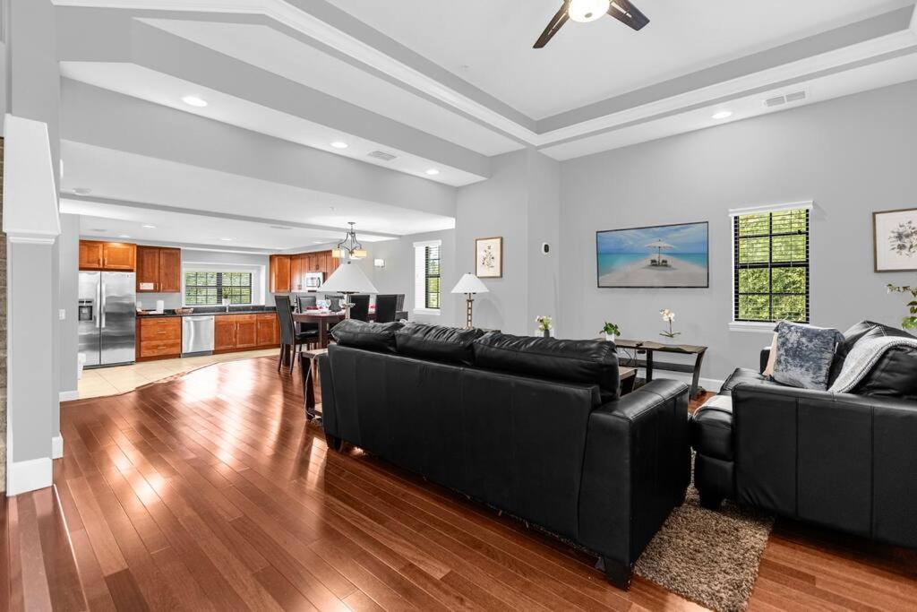 Stunning 4br Family Townhome 5 Min From World Holiday home