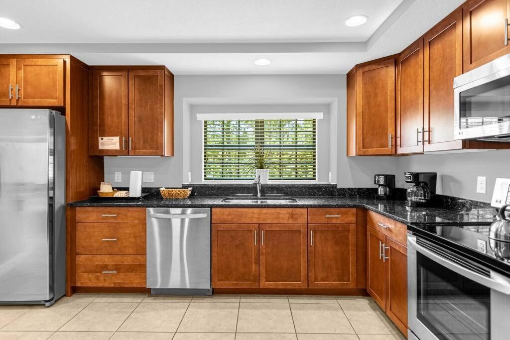 Stunning 4br Family Townhome 5 Min From World Holiday home *