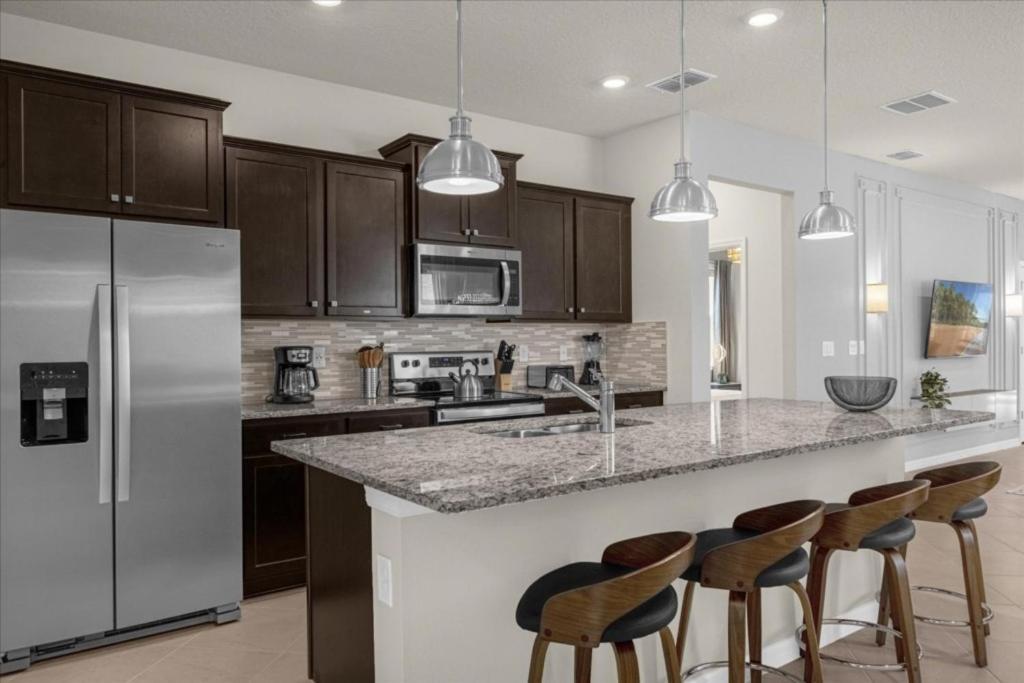 7 Bedrooms- 5,5 Bathrooms- Windsor Cay 1261 Er Orlando