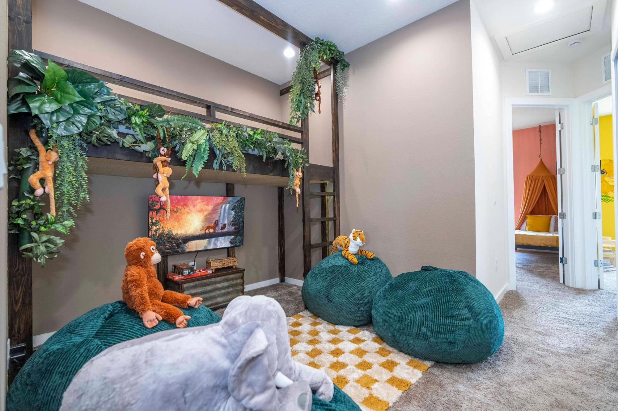 Welcome To The Lion Nest. A Savanna-inspired Oasis Holiday home *