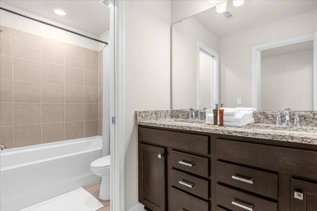 7 Bedrooms- 5,5 Bathrooms- Windsor Cay 1261 Er Holiday home *