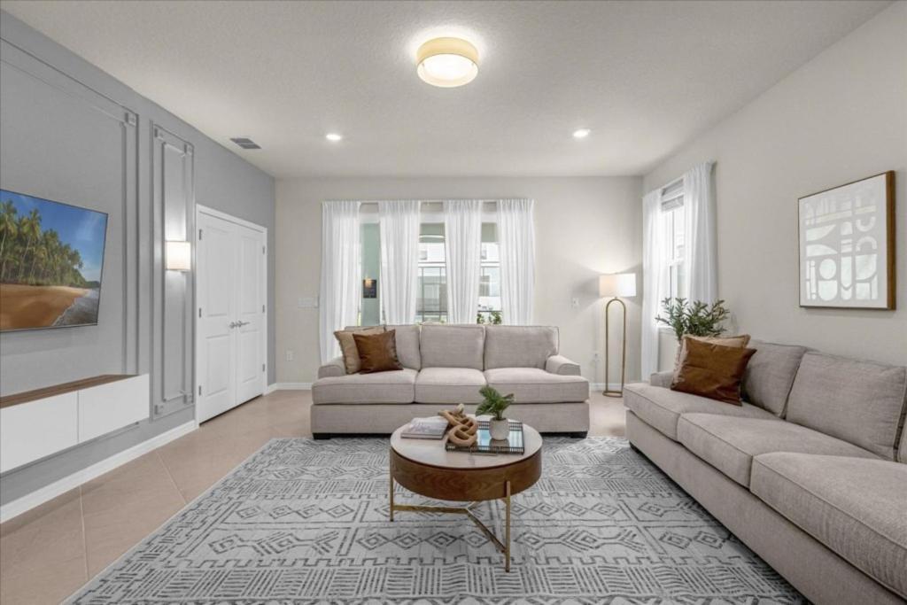 7 Bedrooms- 5,5 Bathrooms- Windsor Cay 1261 Er * Orlando