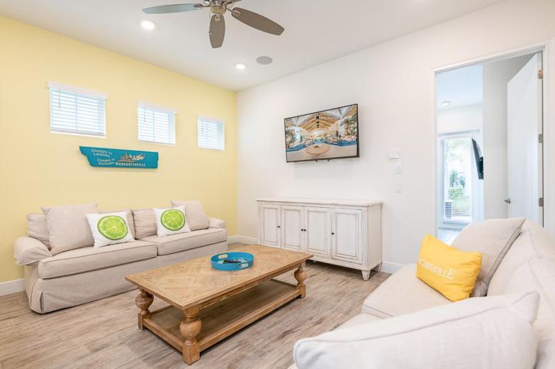 Sunny Near With Margaritaville Access - 3004sr Holiday home