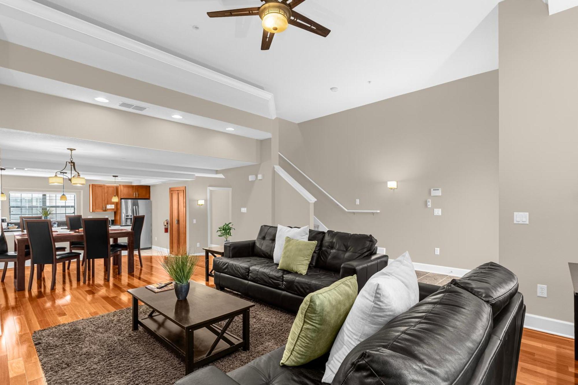 Holiday home 4br Family Townhouse In - With Pool, Gym, Games, & Jacuzzi *
