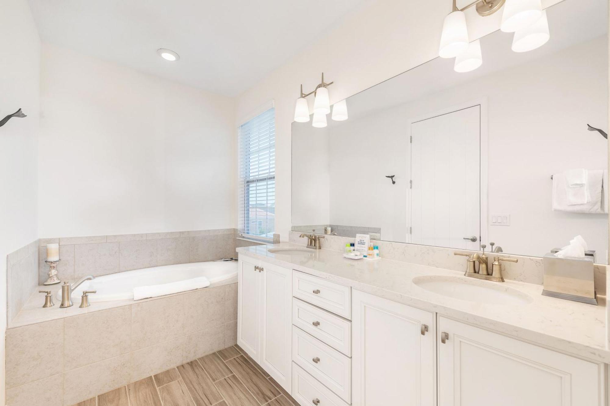 No Shoes Retreat! With Hot Tub Near With Margaritaville Access - 8085dr