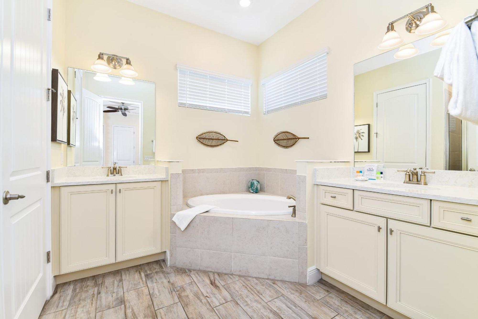 Seashell Cream With Private Pool Near With Margaritaville Access - 8037st Holiday home
