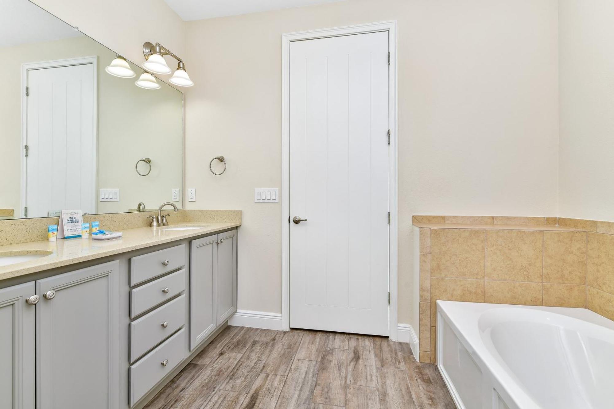 Holiday home Sunrise With Private Pool Near With Margaritaville Access - 8017su *