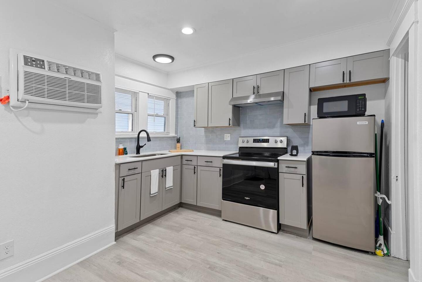 Pet-Friendly 1Br Wi-Fi Full Kitchen Holiday home