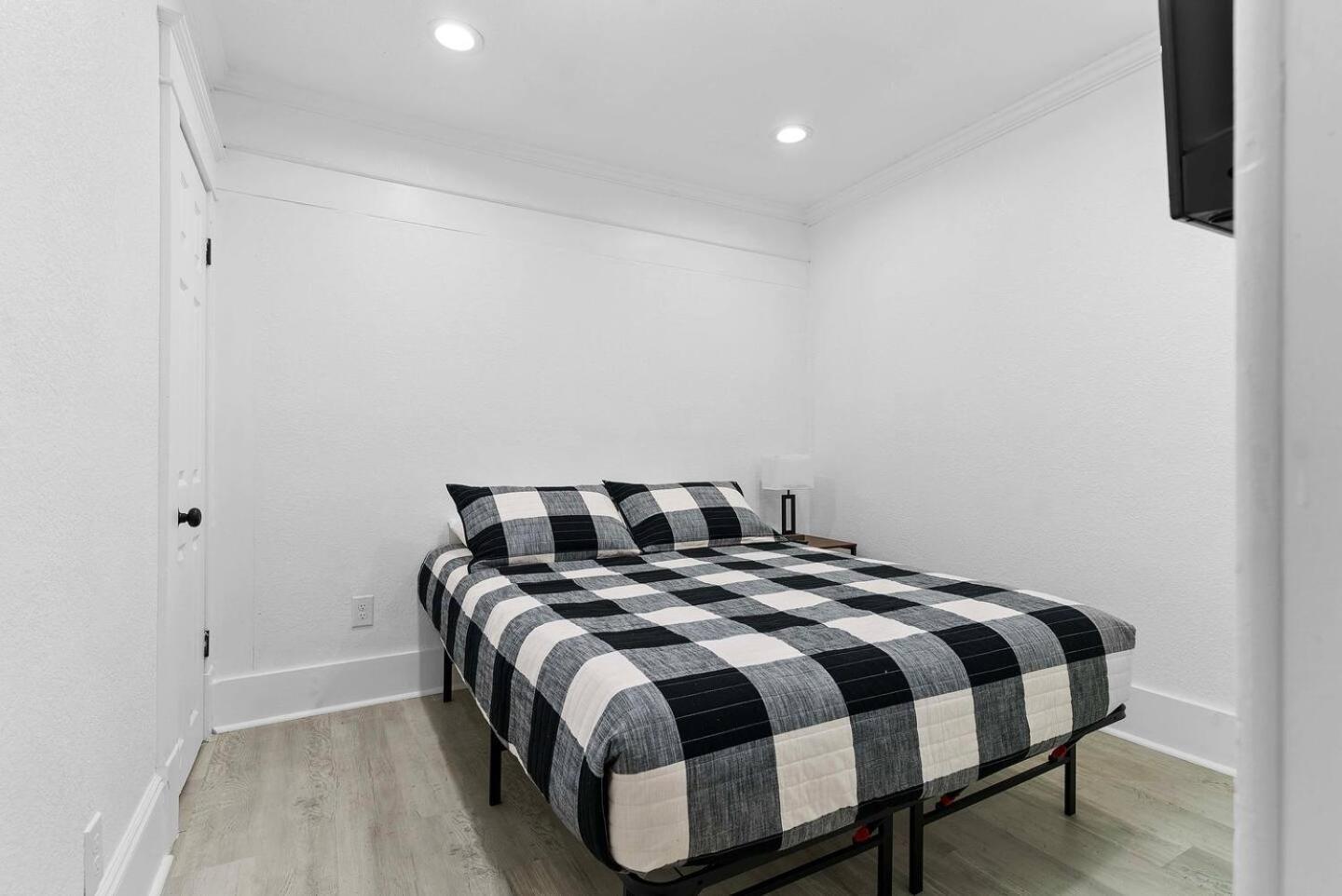 Pet-Friendly 1Br Wi-Fi Full Kitchen Holiday home Orlando