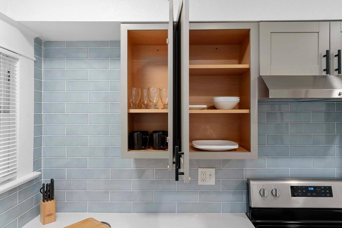 Pet-Friendly 1Br Wi-Fi Full Kitchen Holiday home