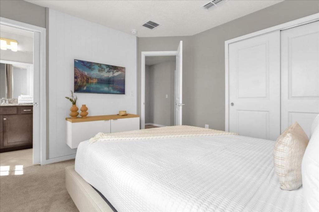7 Bedrooms- 5 Bathrooms- Windsor Cay1285er Holiday home *