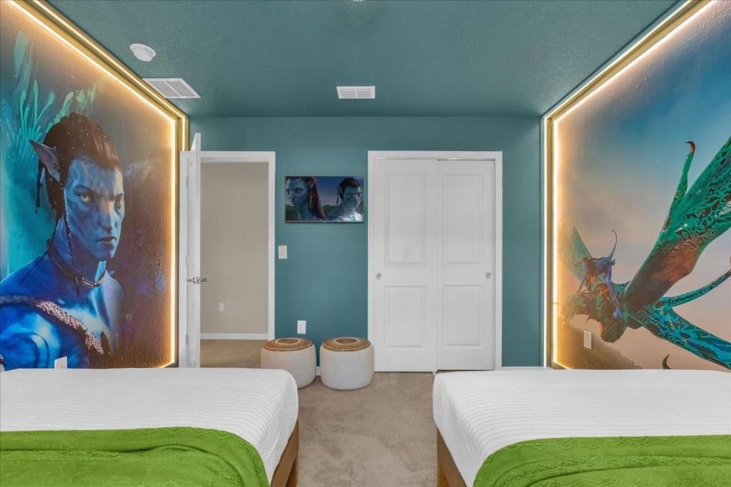 7 Bedrooms- 5 Bathrooms- Windsor Cay1285er *