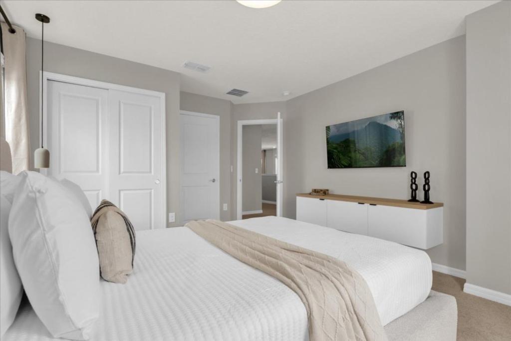 7 Bedrooms- 5 Bathrooms- Windsor Cay1285er Orlando
