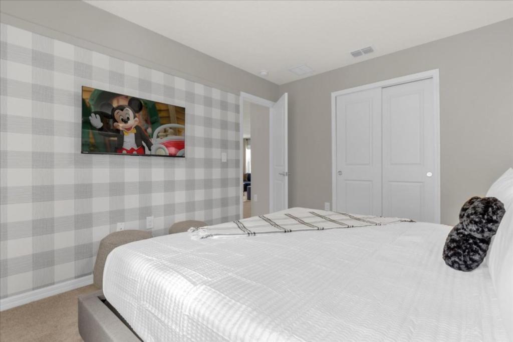 7 Bedrooms- 5 Bathrooms- Windsor Cay1285er Holiday home