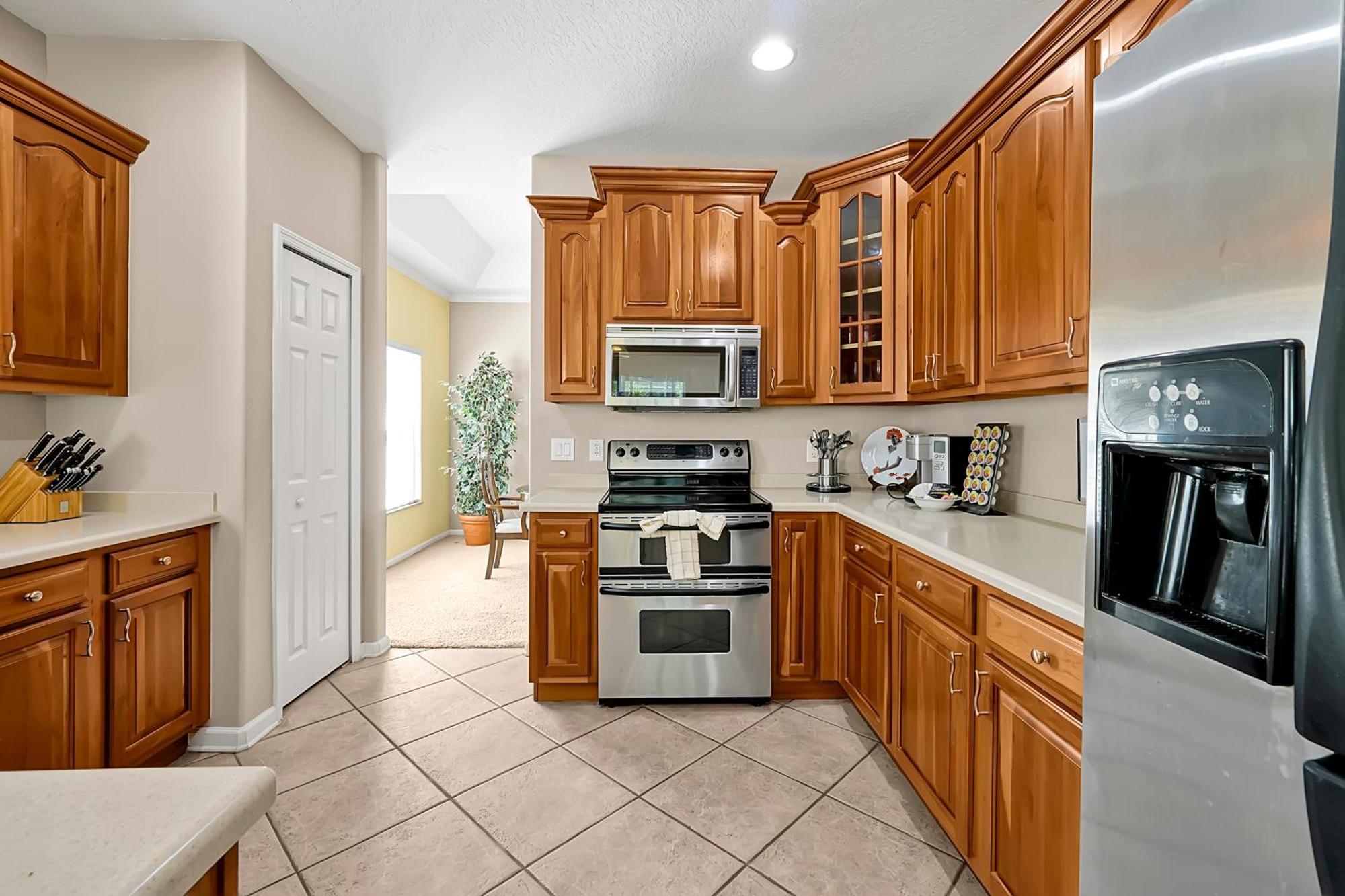 Entire W/ Private Pool,gated Near Holiday home *
