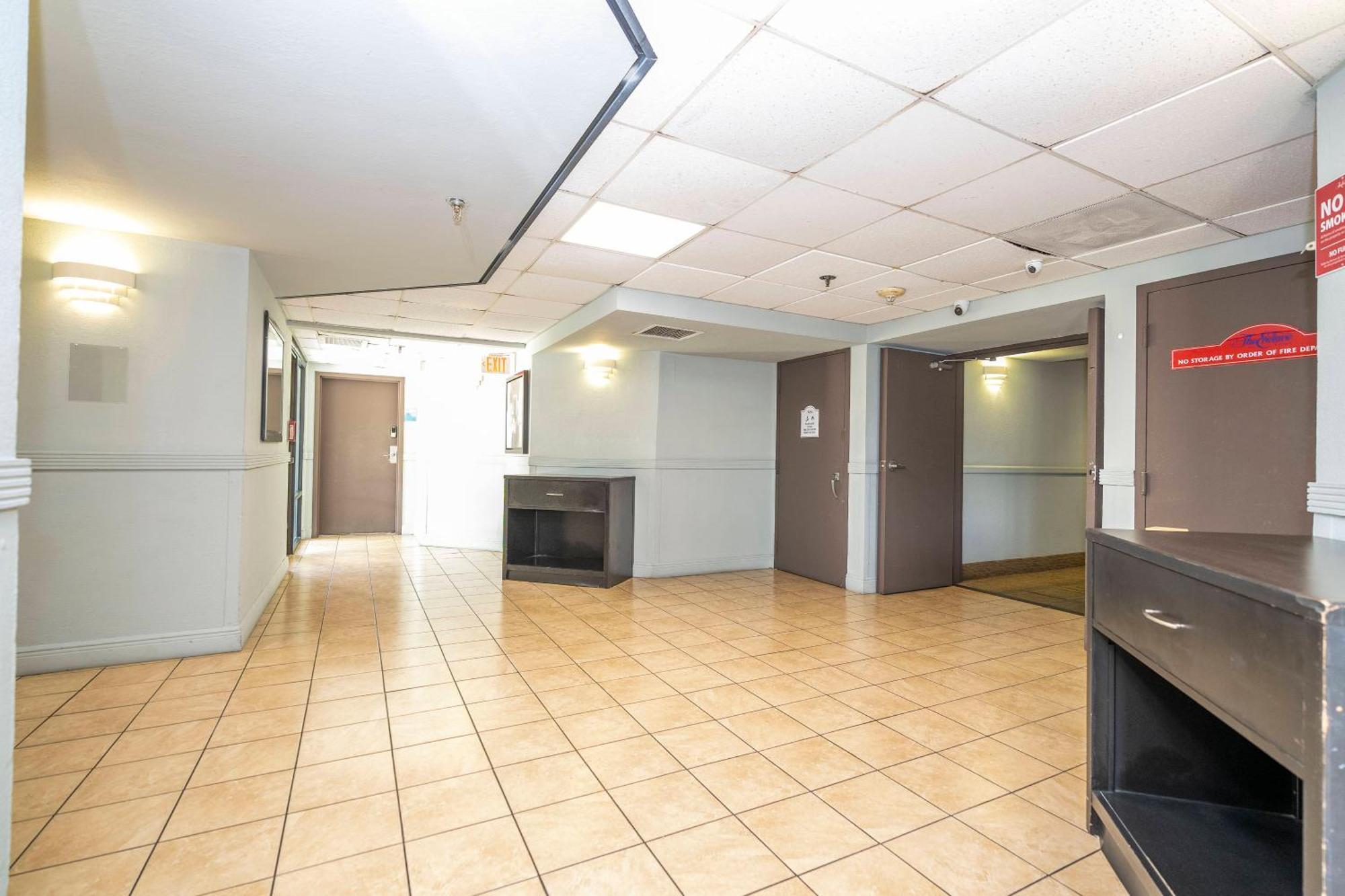 Cozy 2br Condo-modern-best Location-6165 Holiday home