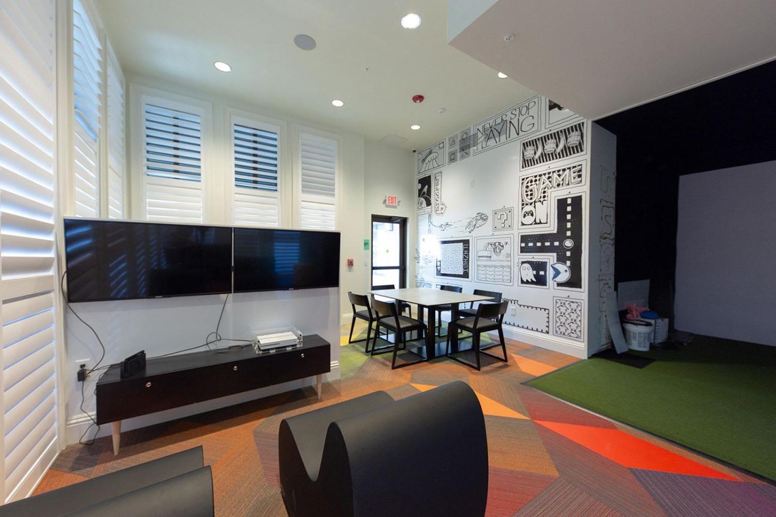 Stunning Rare Front 7br - Sleeps 14 - Pool, Hot Tub, & Games! *