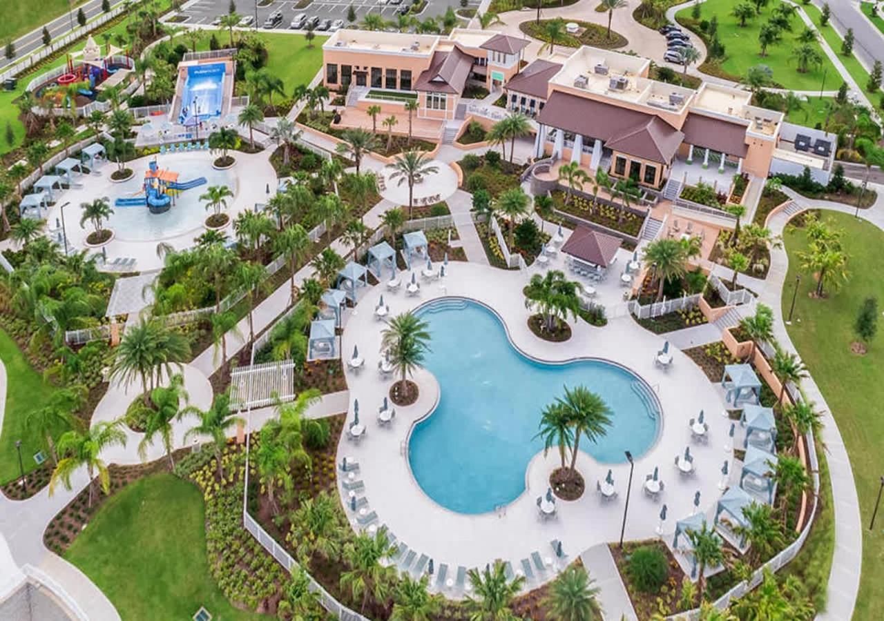 Stunning Rare Front 7br - Sleeps 14 - Pool, Hot Tub, & Games!