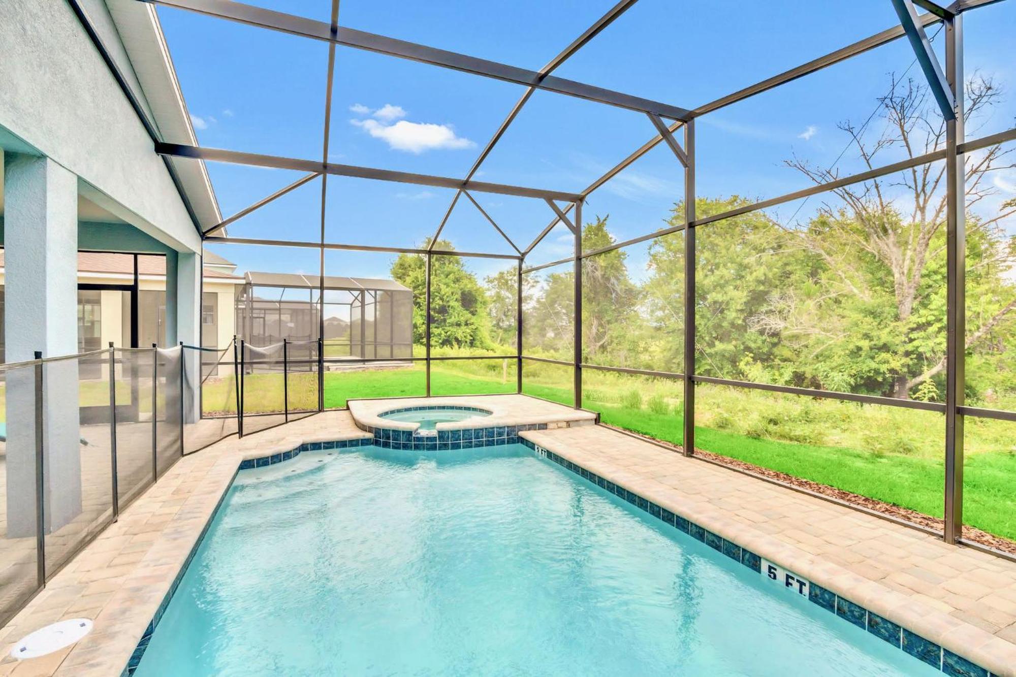 Stunning Rare Front 7br - Sleeps 14 - Pool, Hot Tub, & Games! Holiday home