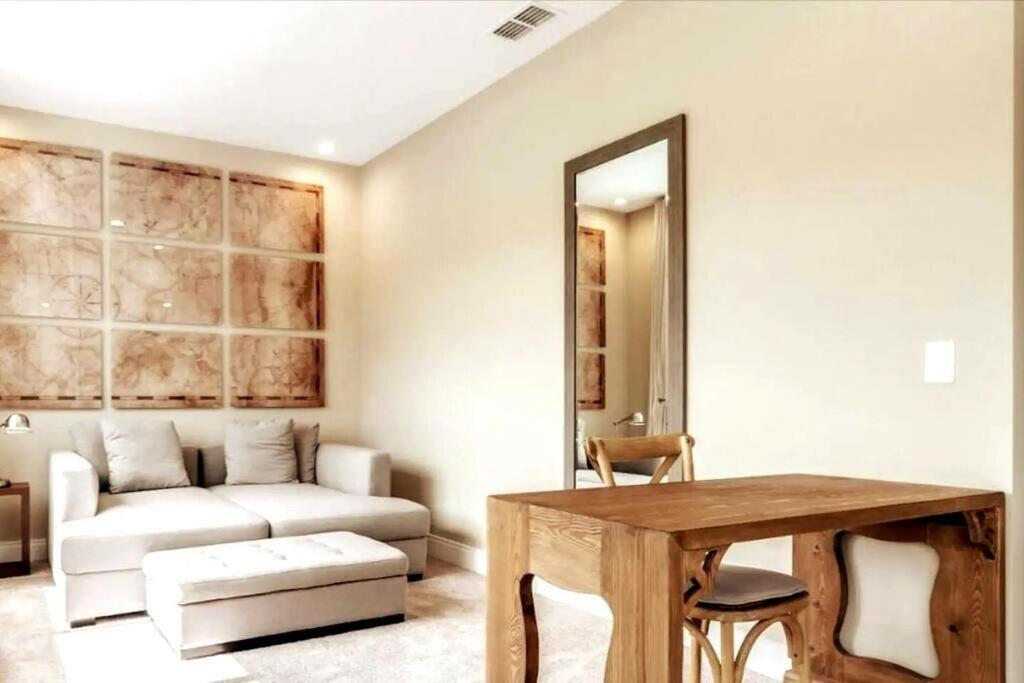 Elegant Single W 3 Bd Breathtaking View