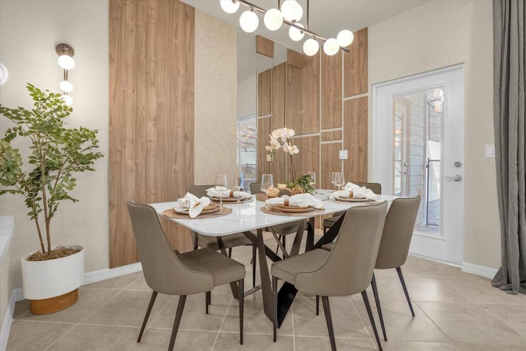 Dluxx Brand New House Just 9miles From 1224 Holiday home