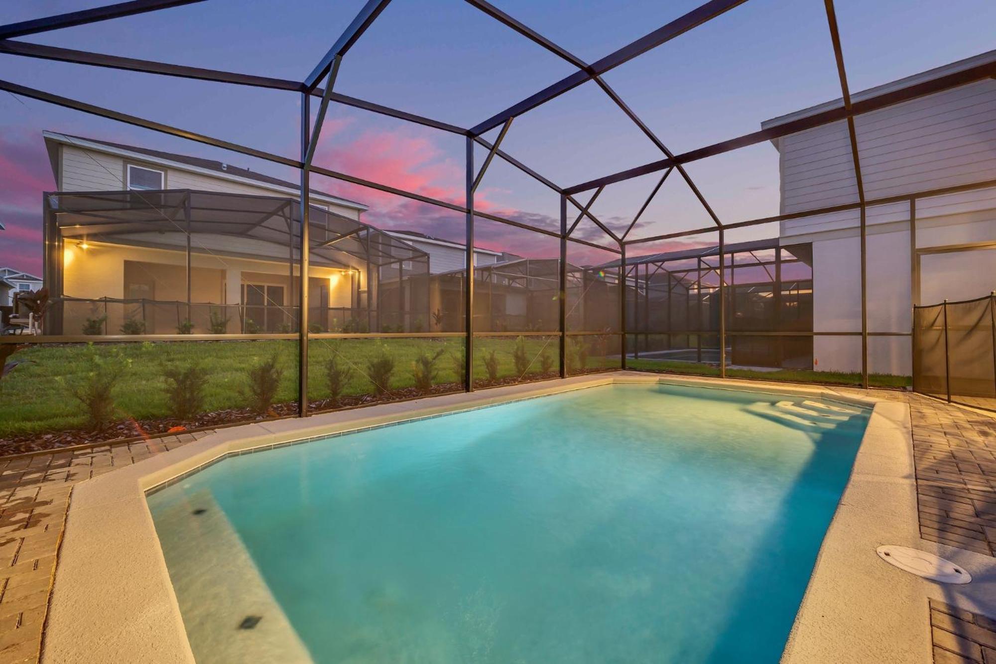 Family-friendly 5-bedroom With Pool In Windsor Cay
