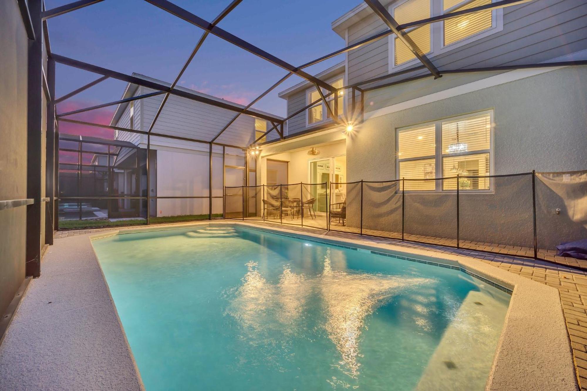 Family-friendly 5-bedroom With Pool In Windsor Cay