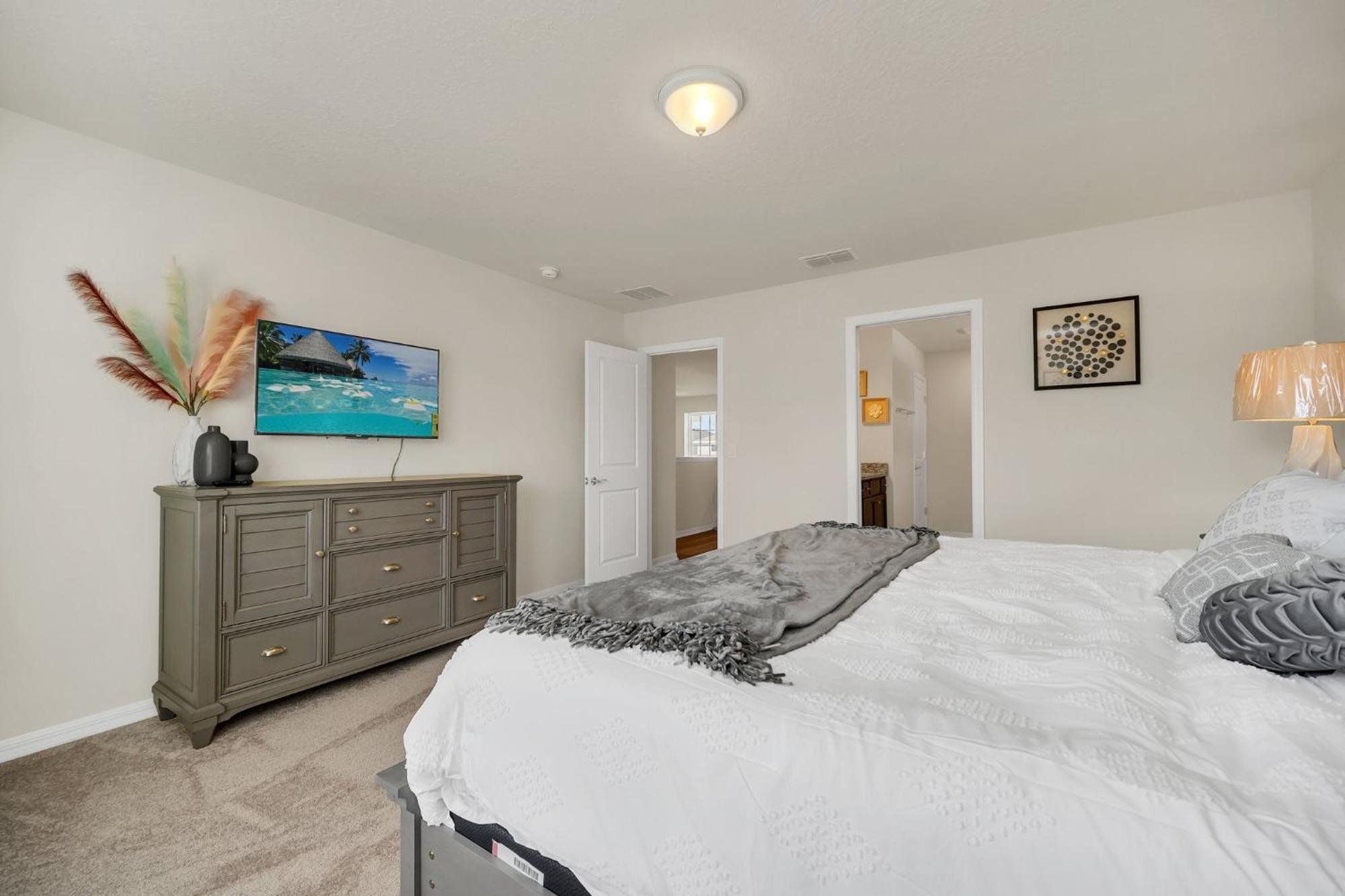 Family-friendly 5-bedroom With Pool In Windsor Cay *