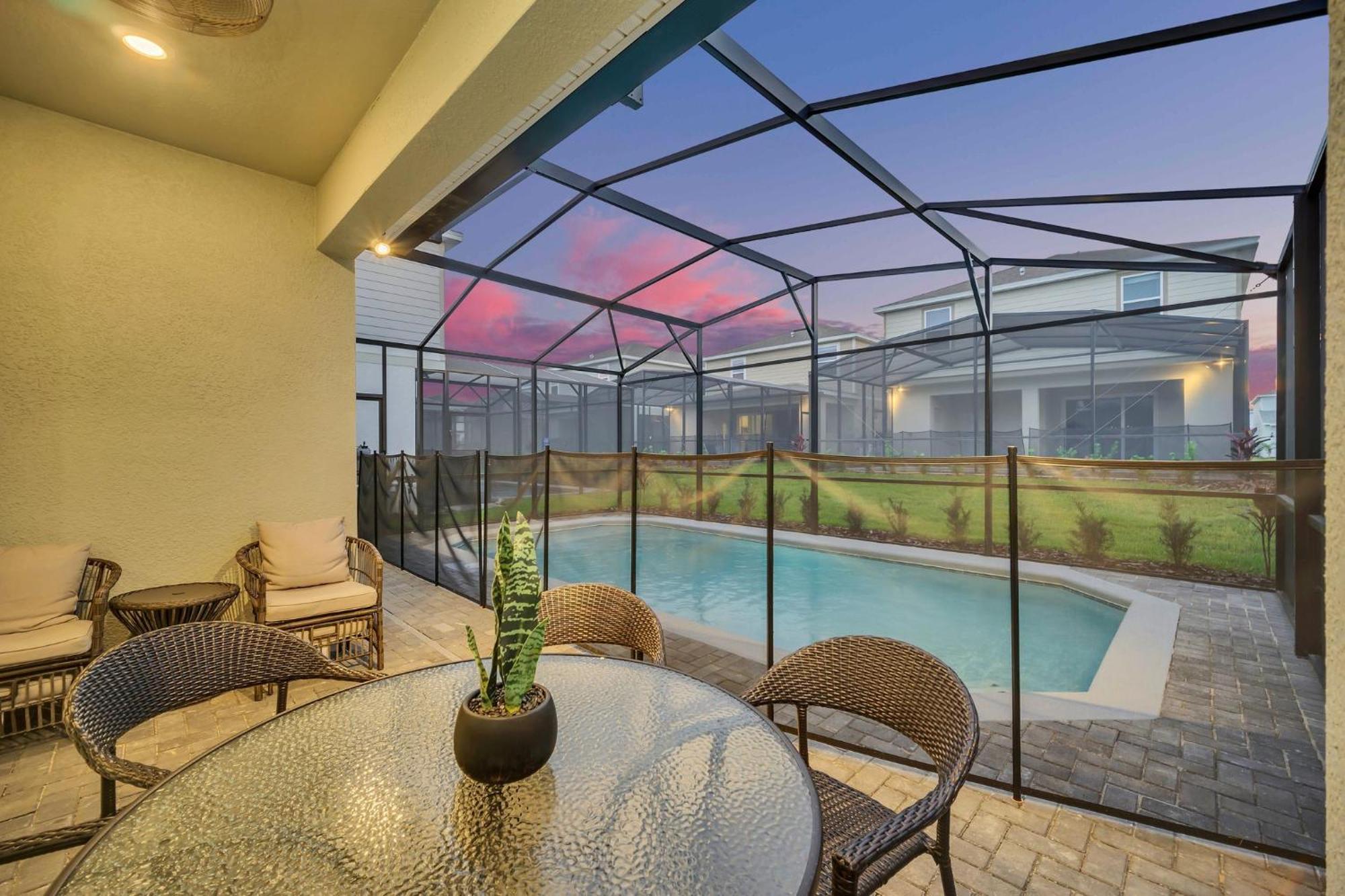 Family-friendly 5-bedroom With Pool In Windsor Cay Orlando