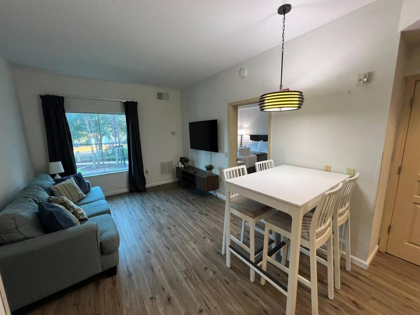 Favorite Free Shuttle Apartment