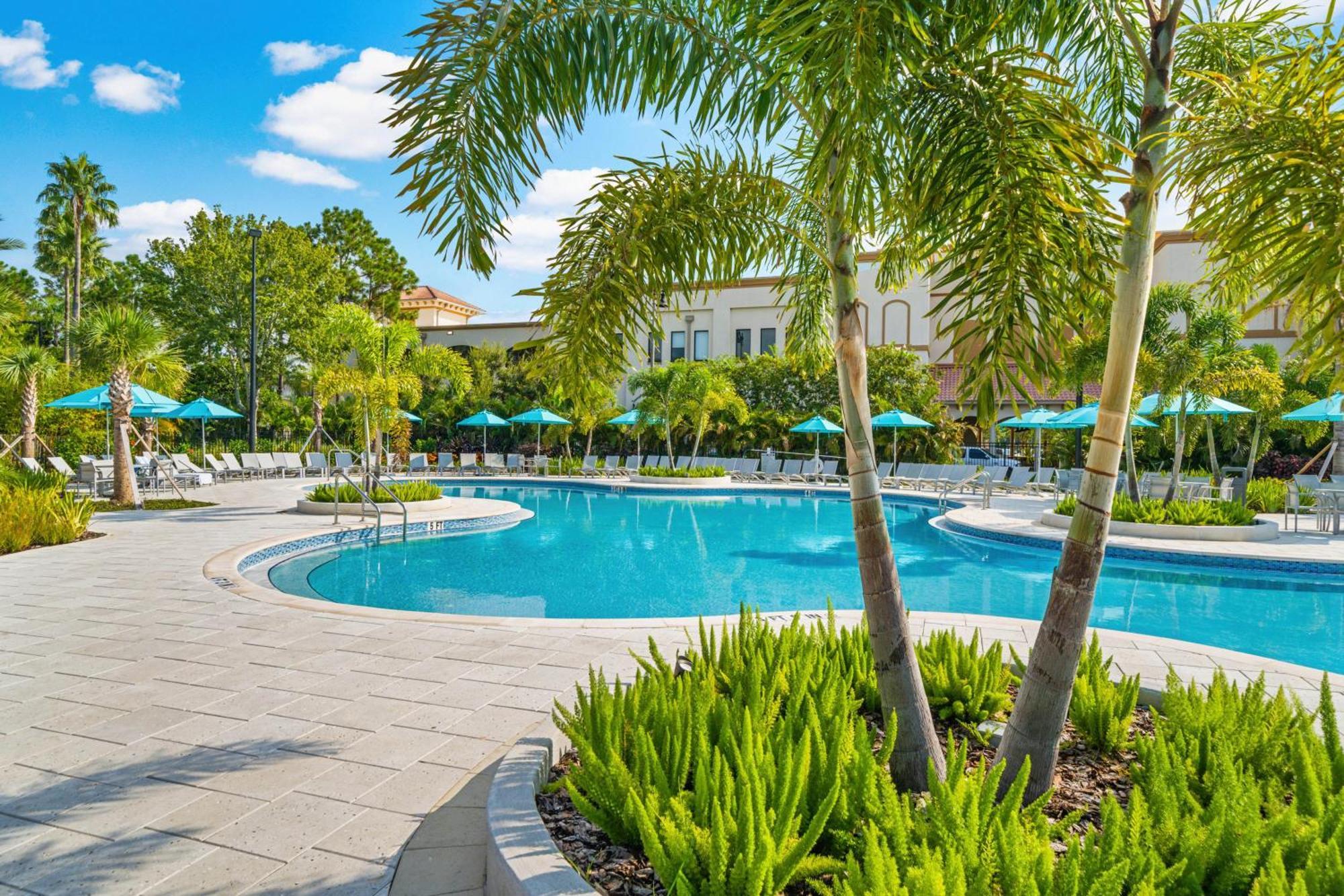 Updated Vista Cay Townhome, 10 Min From Universal
