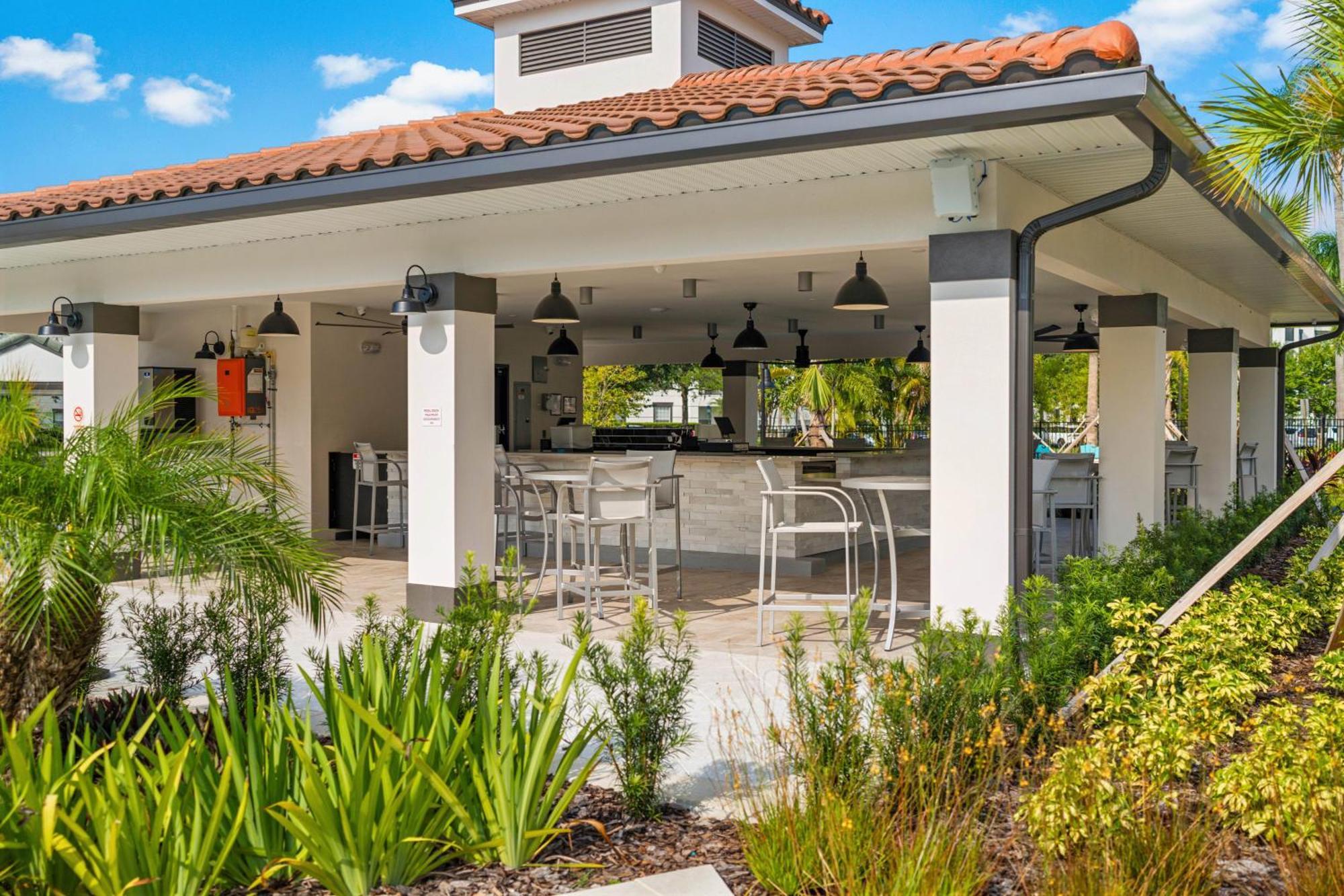 Holiday home Updated Vista Cay Townhome, 10 Min From Universal Orlando