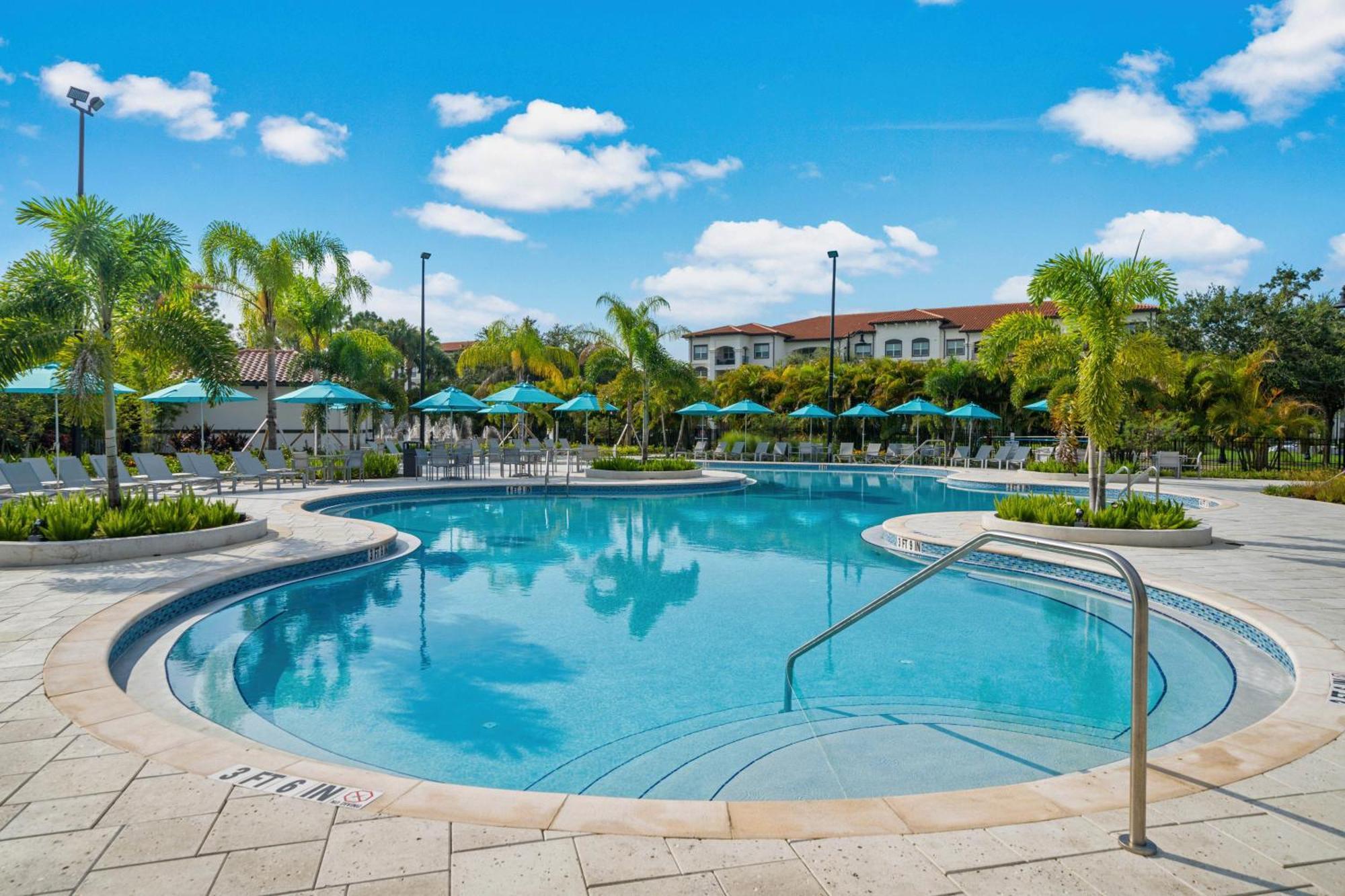 Apartment 4816 Cayview Ave #306