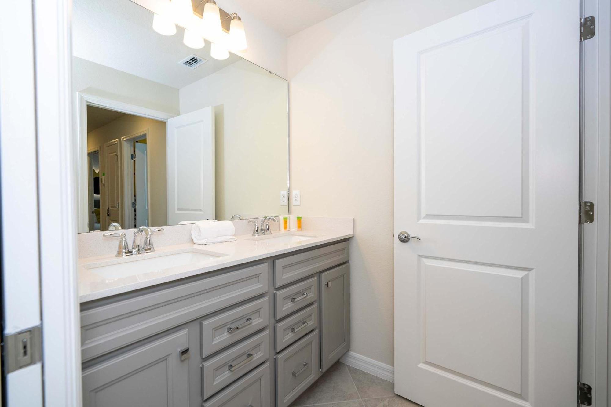 Family Friendly 5bd Close To At Windsor Cay 1269 *
