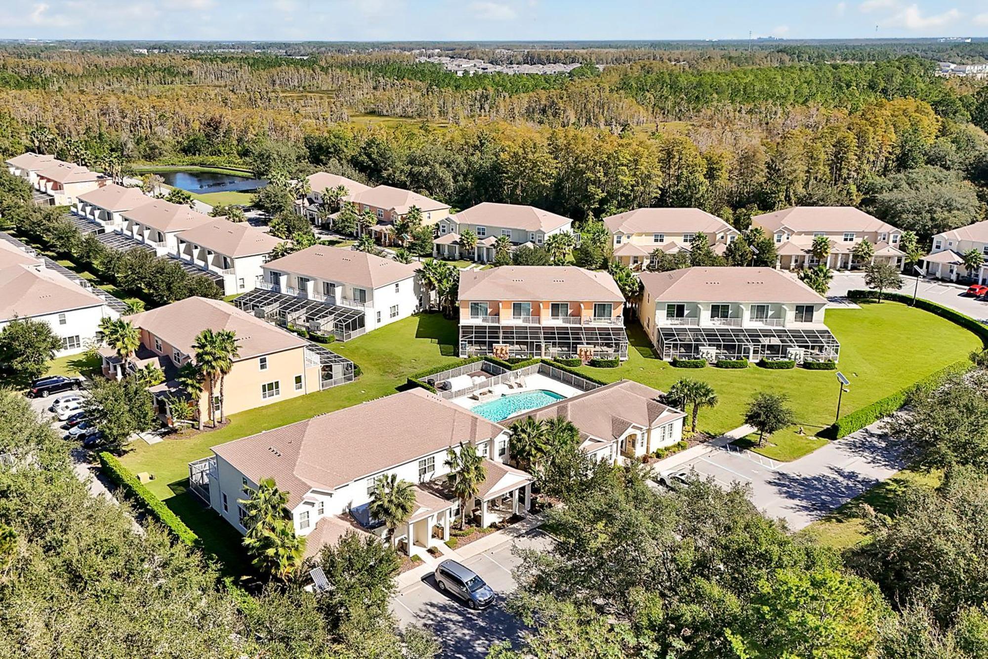 Family-friendly W/ Pool & Perks Near Holiday home Orlando