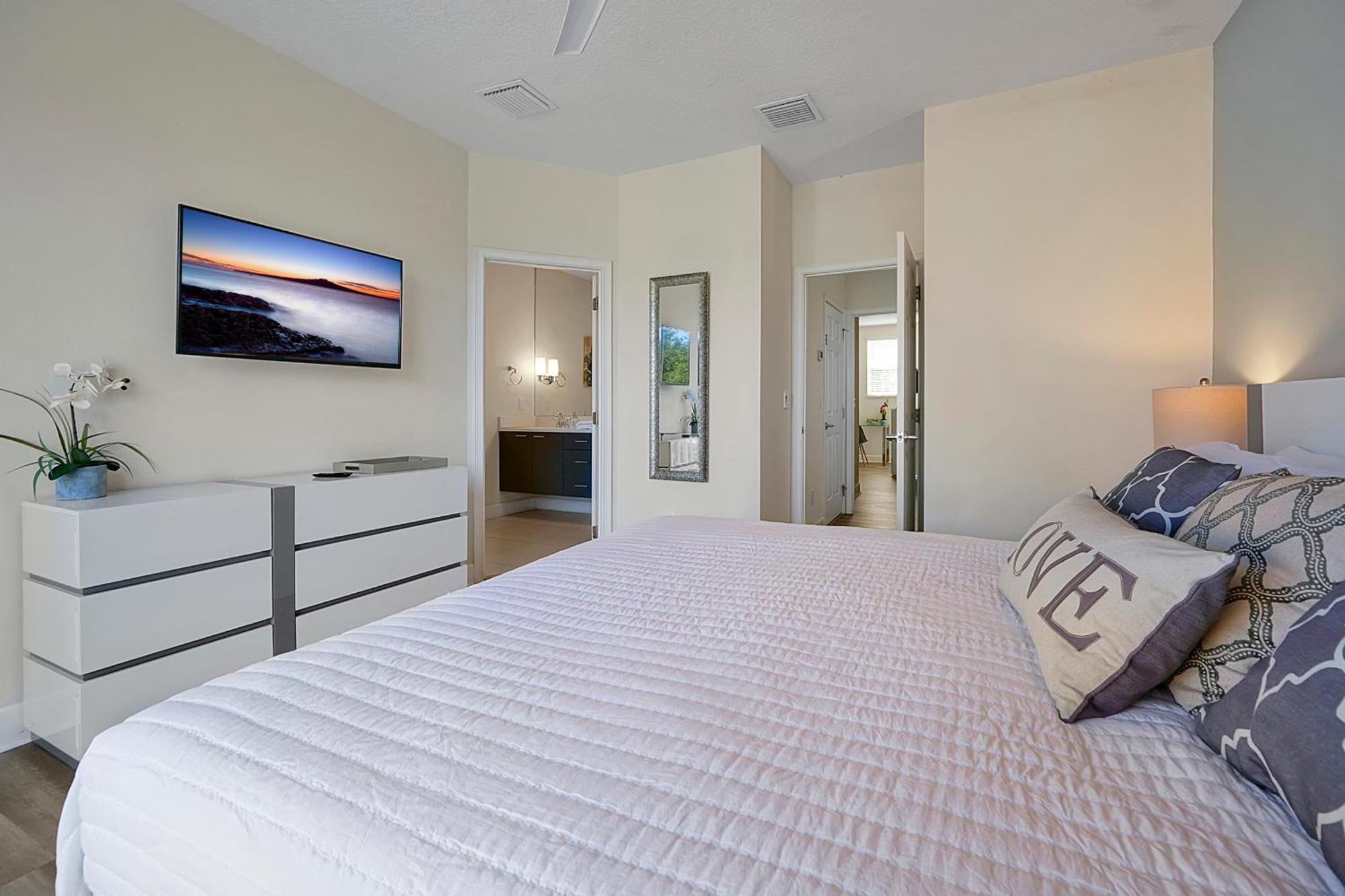 Family-friendly W/ Pool & Perks Near Holiday home Orlando