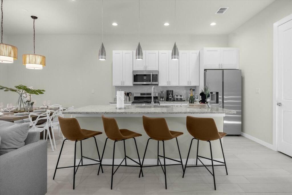 Dluxx Vacay 4 Miles From 5 7599 Holiday home