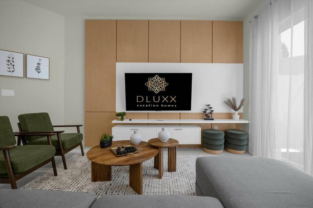 Holiday home Dluxx Vacay 4 Miles From 5 7599