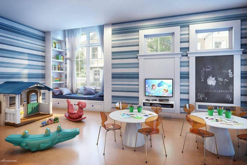Dluxx Vacay 4 Miles From 5 7599 Holiday home Orlando