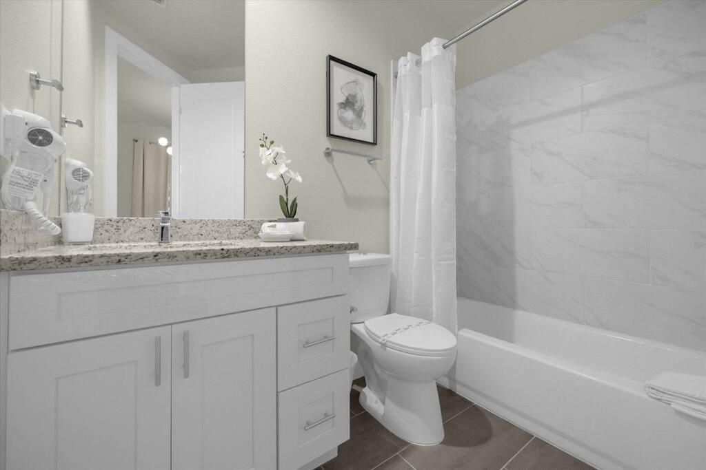 Dluxx Vacay 4 Miles From 5 7599 Holiday home *