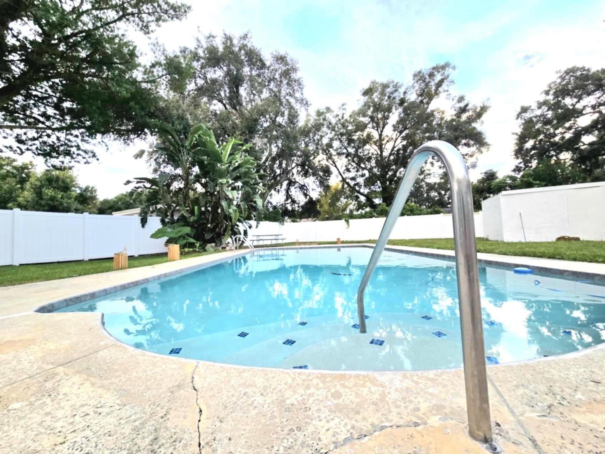 Sunshine Haven, Poolside Bliss, Disney, Game