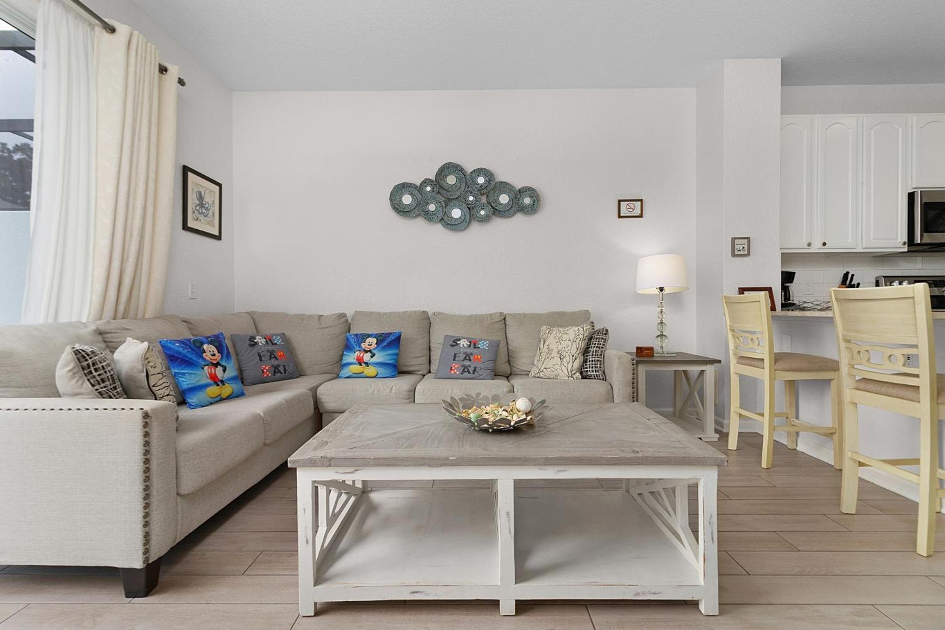 Windsor Villa, Walk To Waterpark! Holiday home *