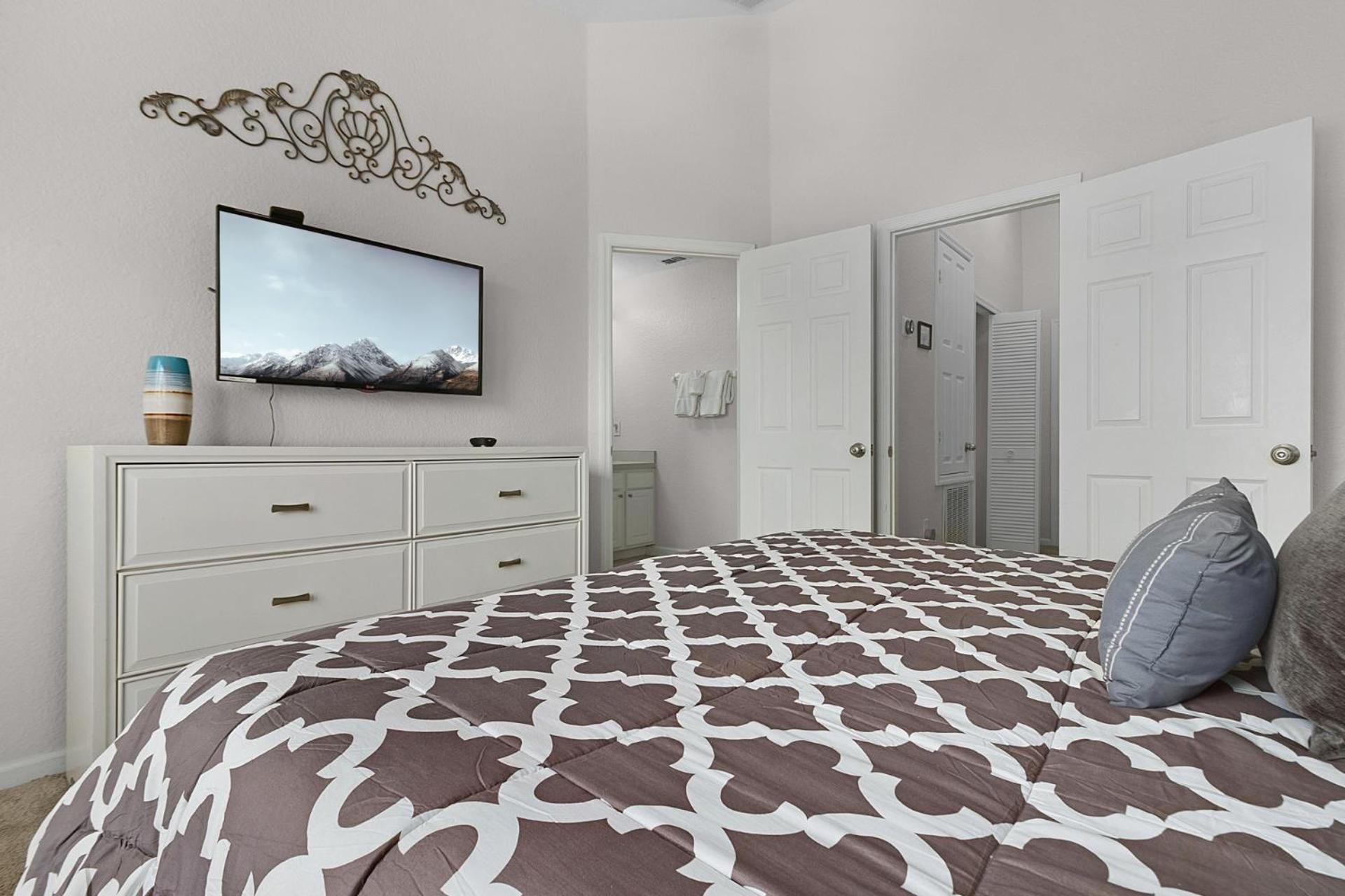 Windsor Villa, Walk To Waterpark! Holiday home