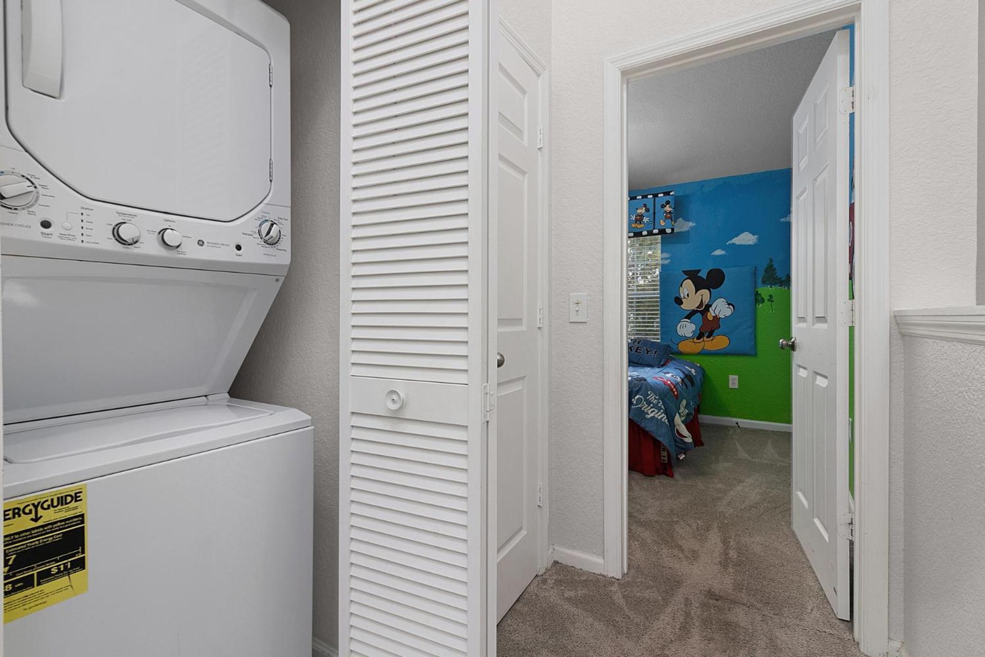 Windsor Villa, Walk To Waterpark! Holiday home