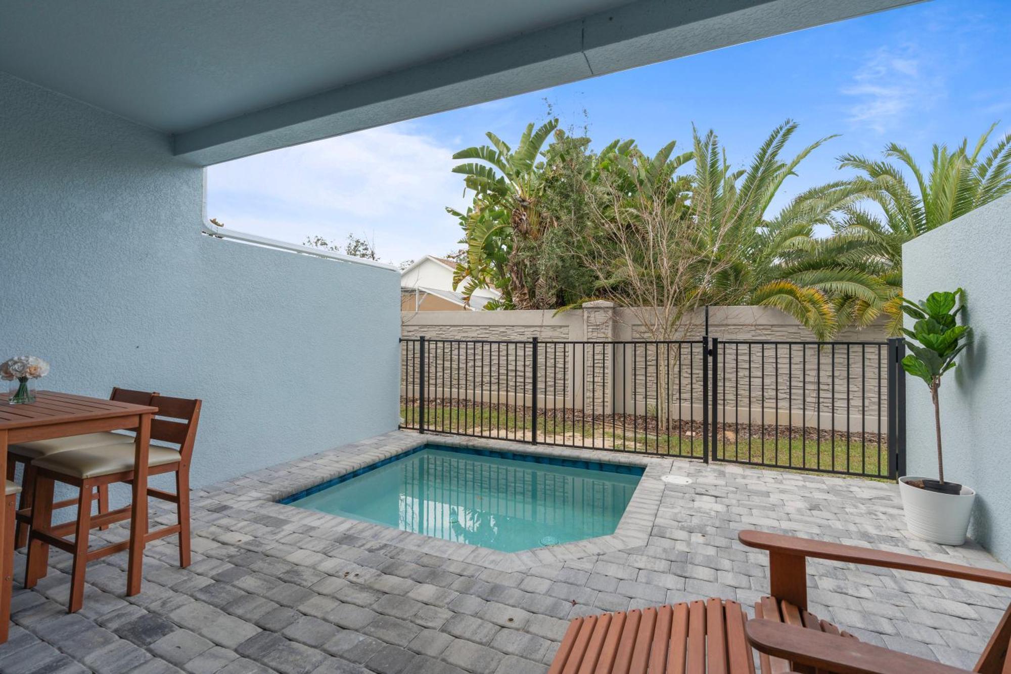 Luxury 5bedroomspool- 4 Miles From *