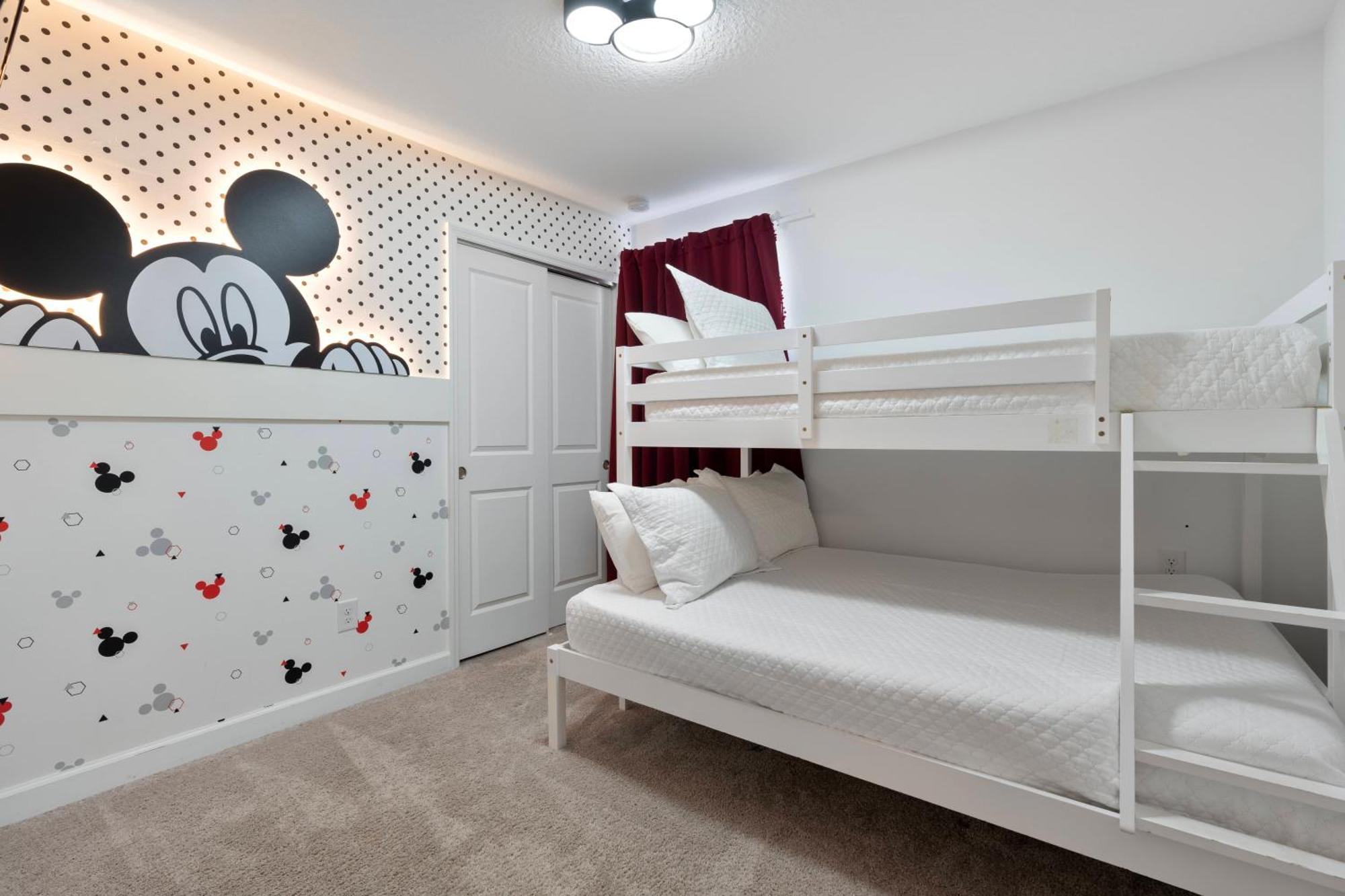 Luxury 5bedroomspool- 4 Miles From Holiday home