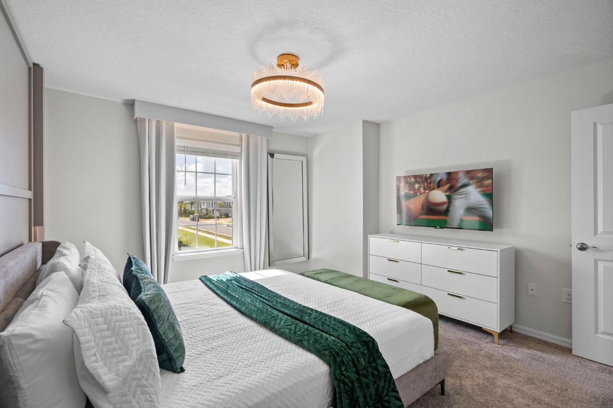 7 Bedrooms- 5,5 Bathrooms- Windsor Cay16200sk *