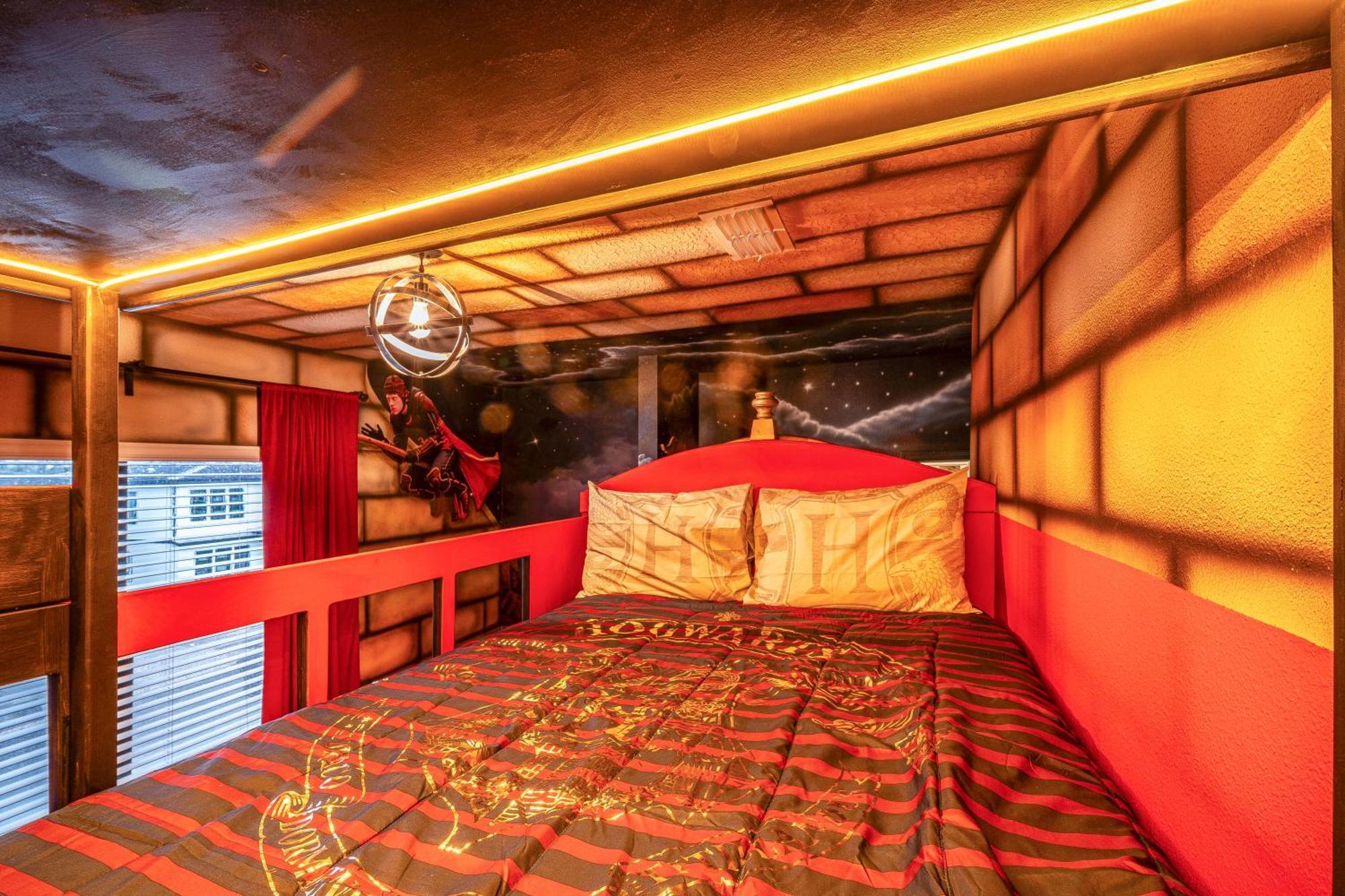 Themed Retreat 6br W Magical Private Pool * Orlando