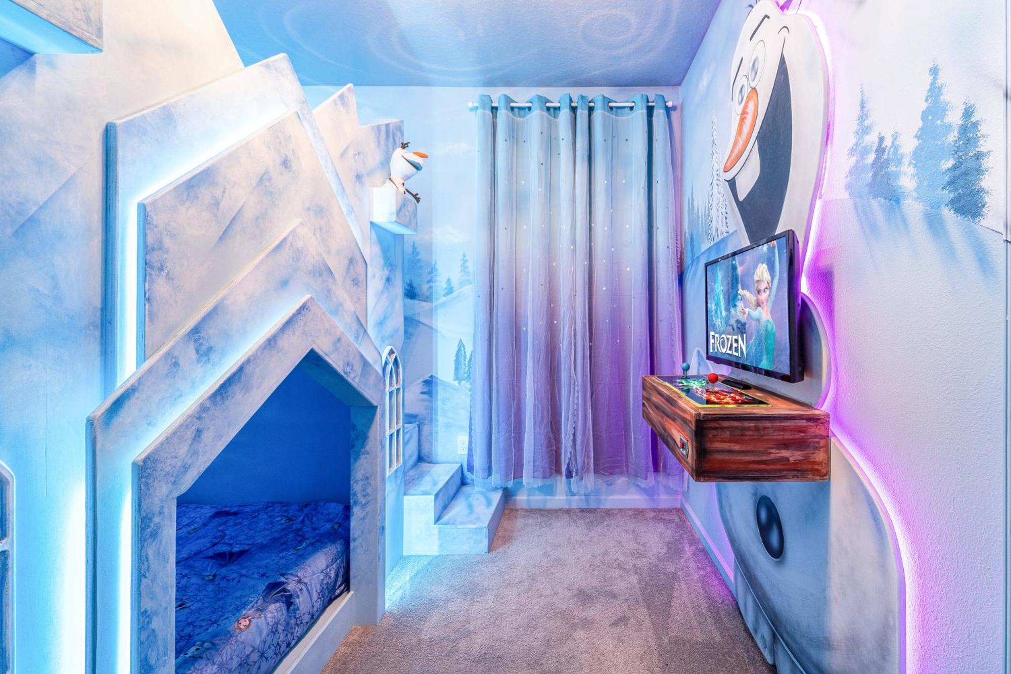 Themed Retreat 6br W Magical Private Pool