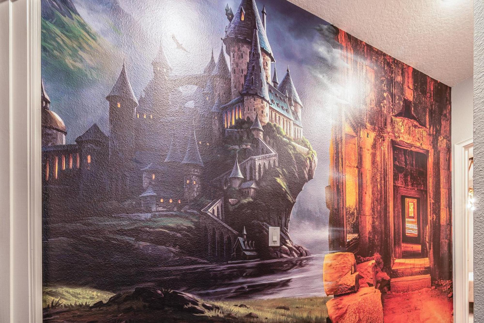 Themed Retreat 6br W Magical Private Pool Holiday home
